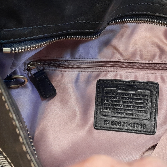 Coach Classic Signature Pattern Purse - Picture 10 of 11